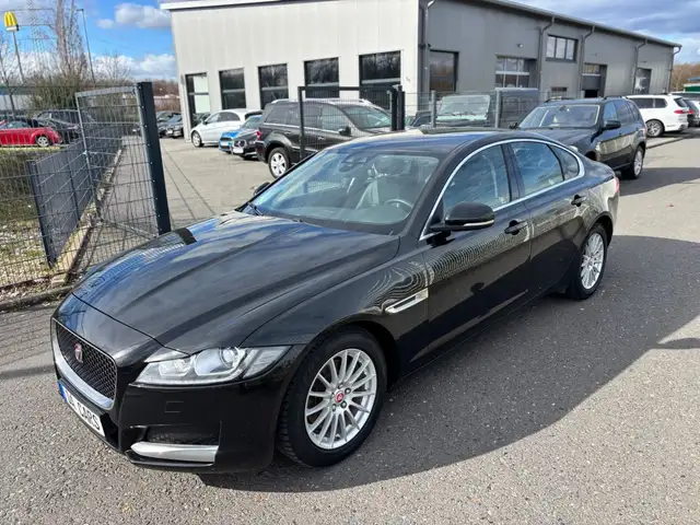 Jaguar XF 2.0 Portfolio Navi+/Leder/6-Gang/EURO6