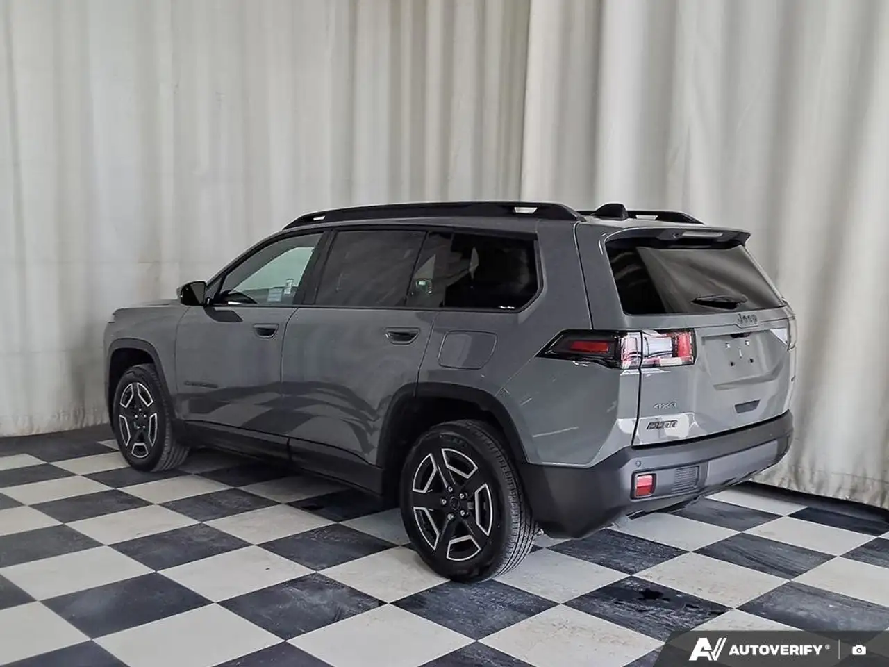 Jeep Cherokee снимка Jeep Cherokee