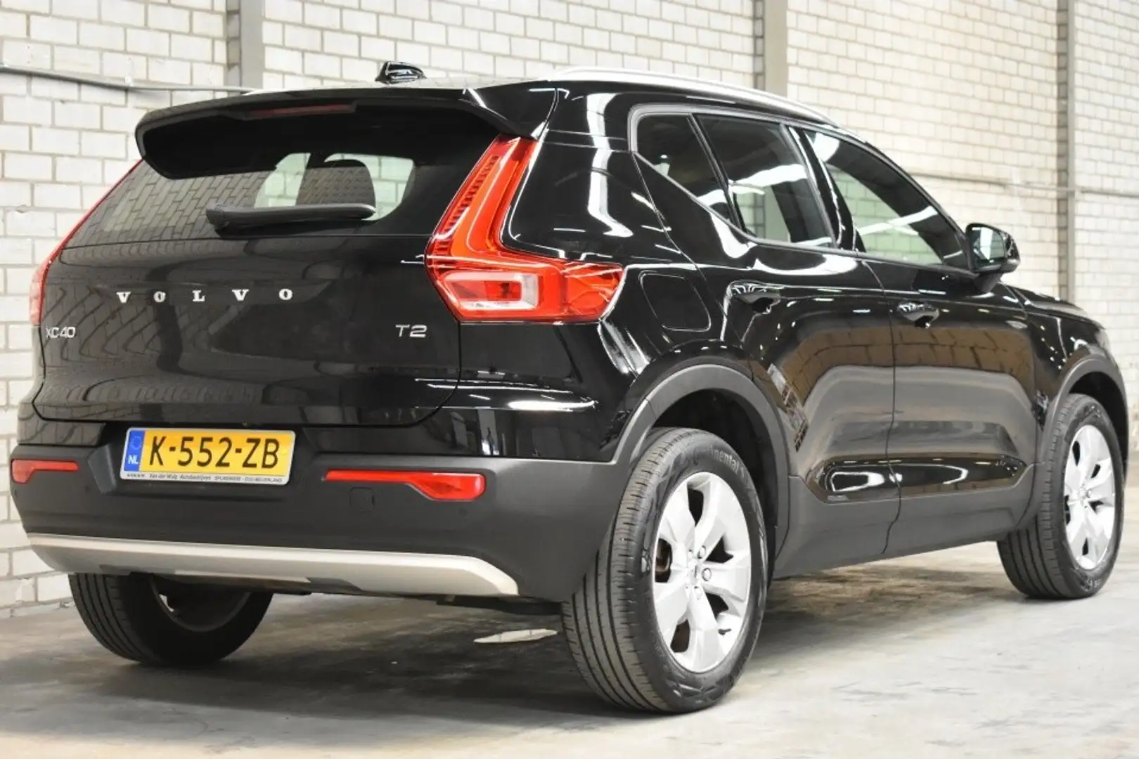 Volvo XC40 T2 129pk Aut. Momentum | Park Assist | Trekhaak | Nero - 2