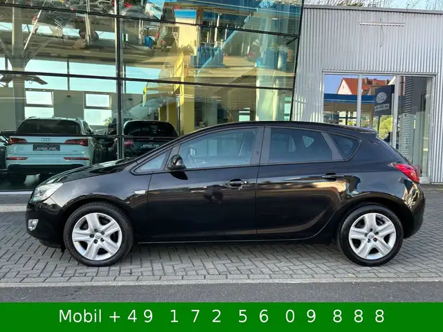 Opel Astra view 2