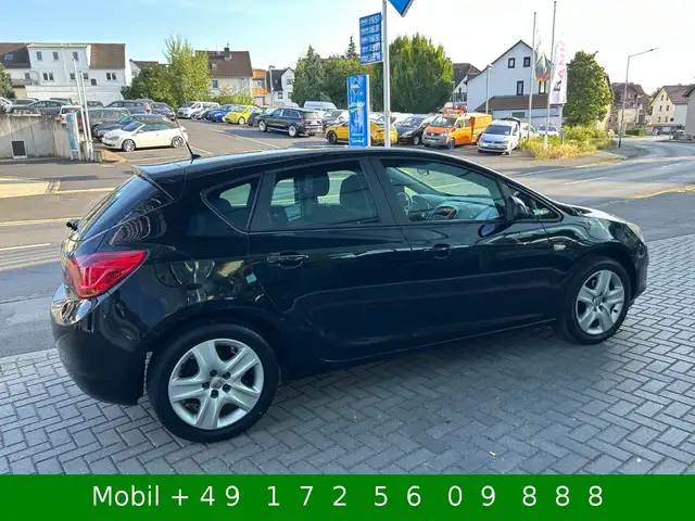 Opel Astra view 5