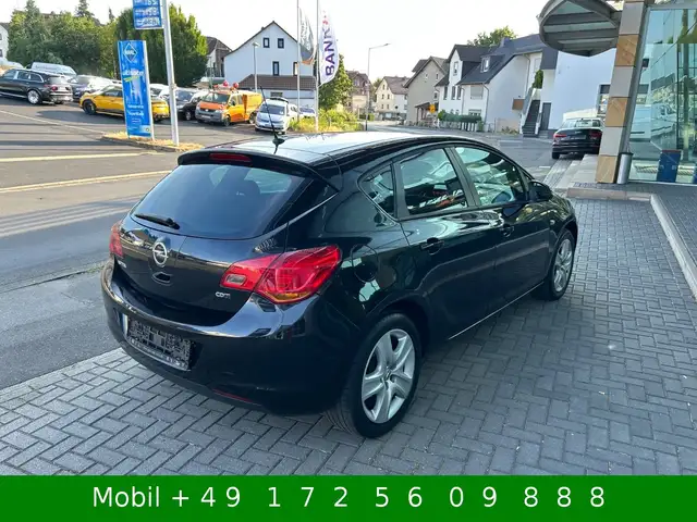 Opel Astra view 4