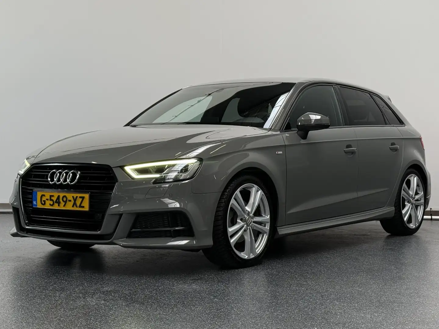 Audi A3 Sportback 35 TFSI CoD Advance Sport Automaat | 2x Grau - 1