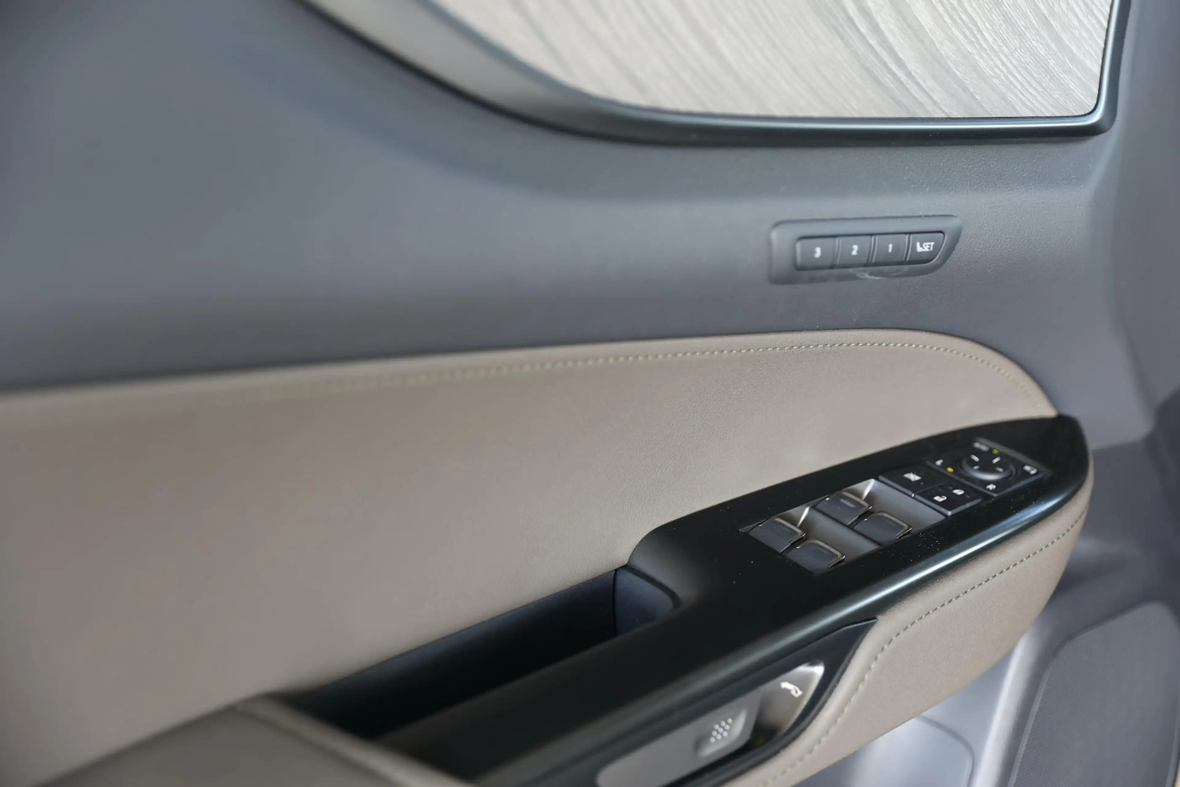 Lexus NX 450h+ AWD Overtrail E-Four — photo 9