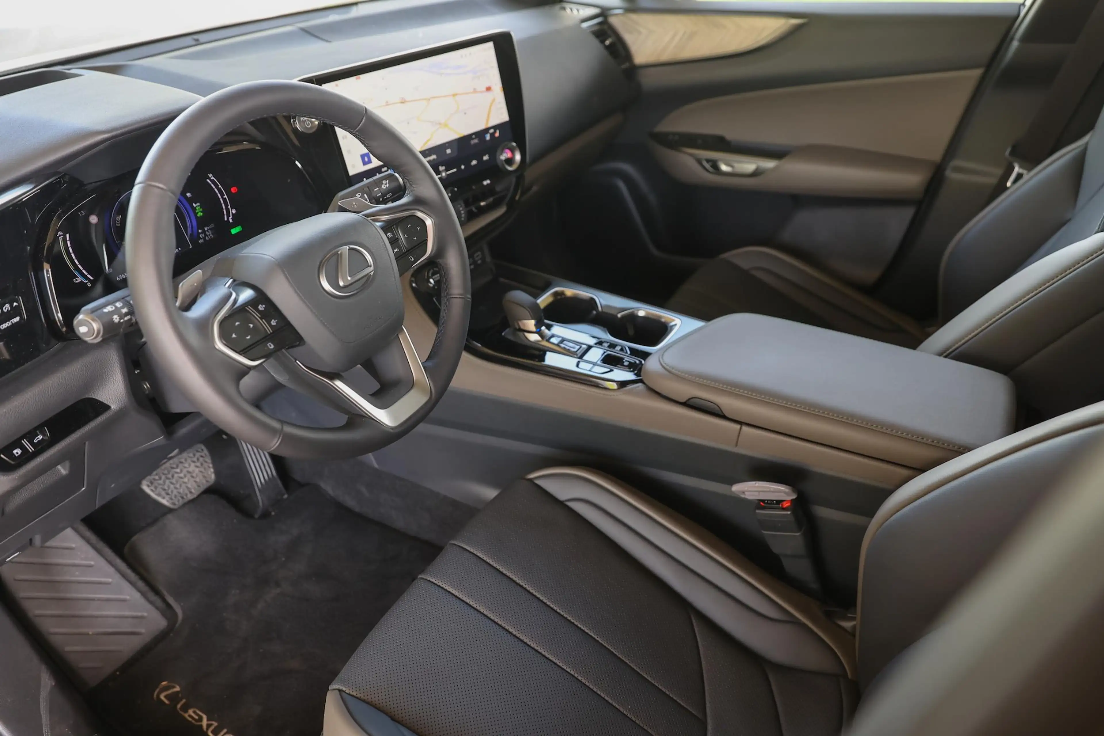 Lexus NX 450h+ AWD Overtrail E-Four — photo 6