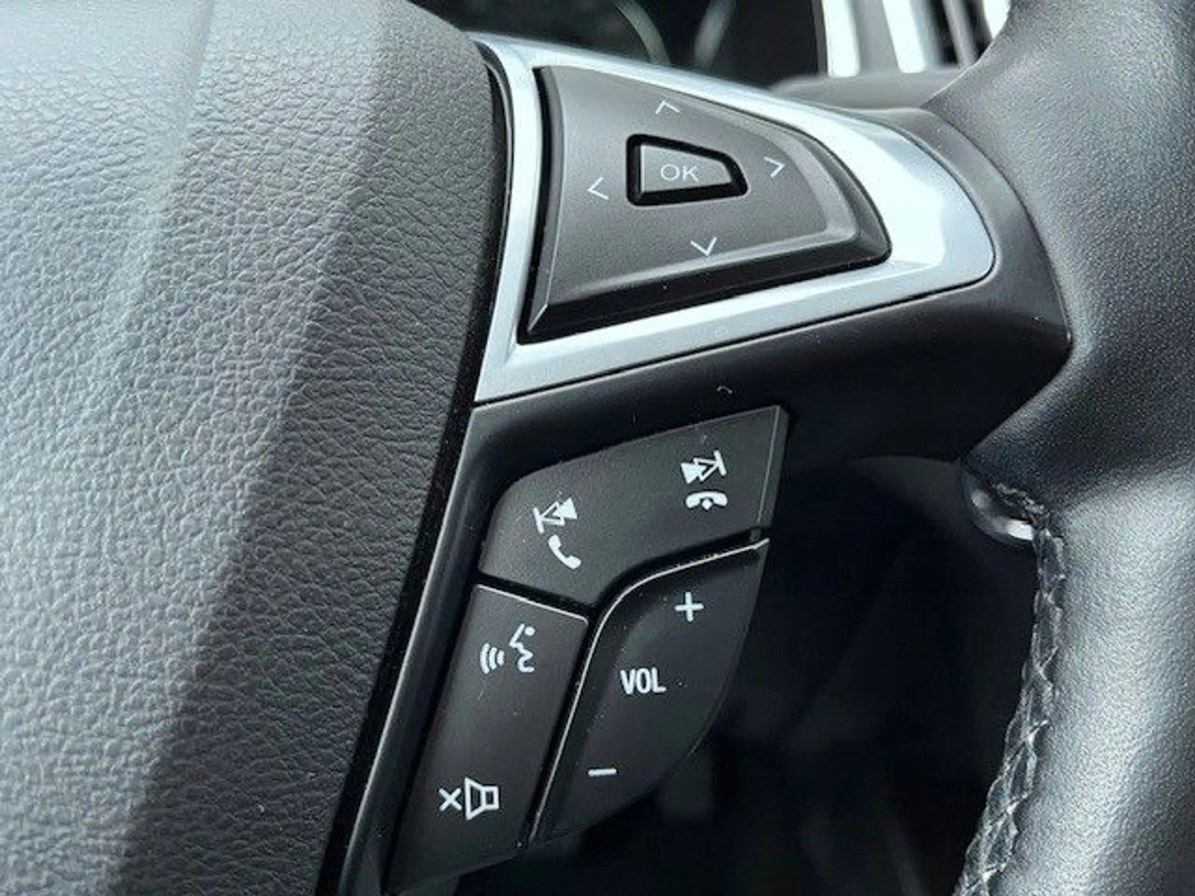 Ford S-Max 2,0 EcoBlue Titanium — photo 14