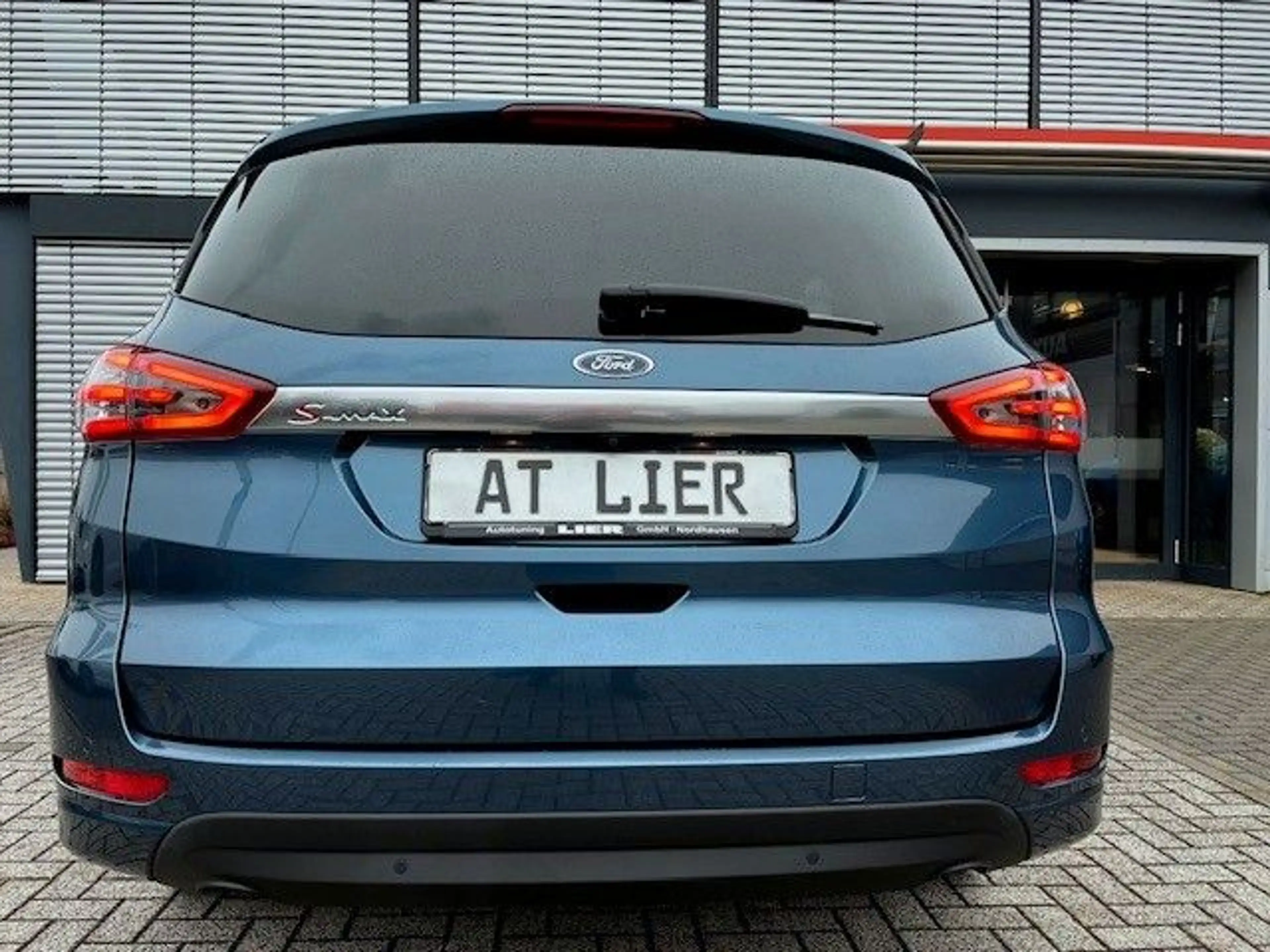 Ford S-Max 2,0 EcoBlue Titanium — photo 4