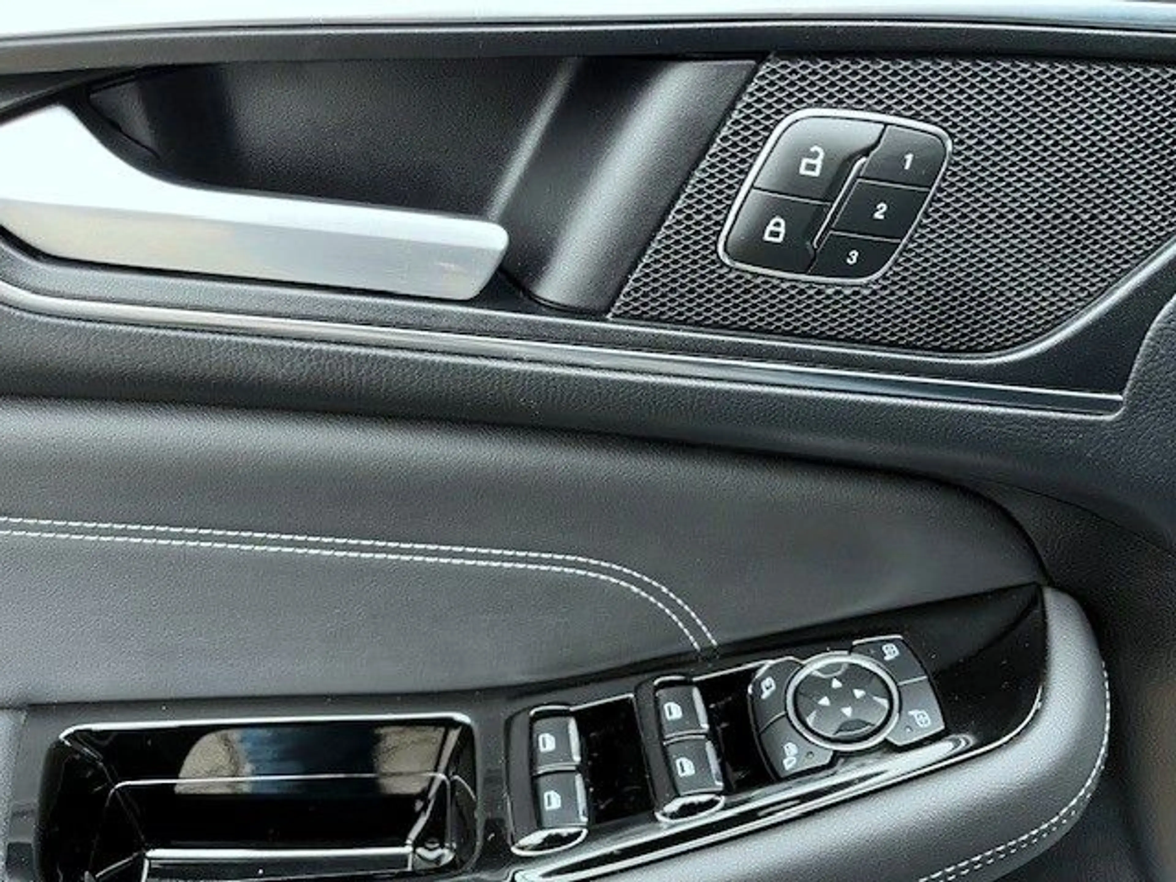 Ford S-Max 2,0 EcoBlue Titanium — photo 9