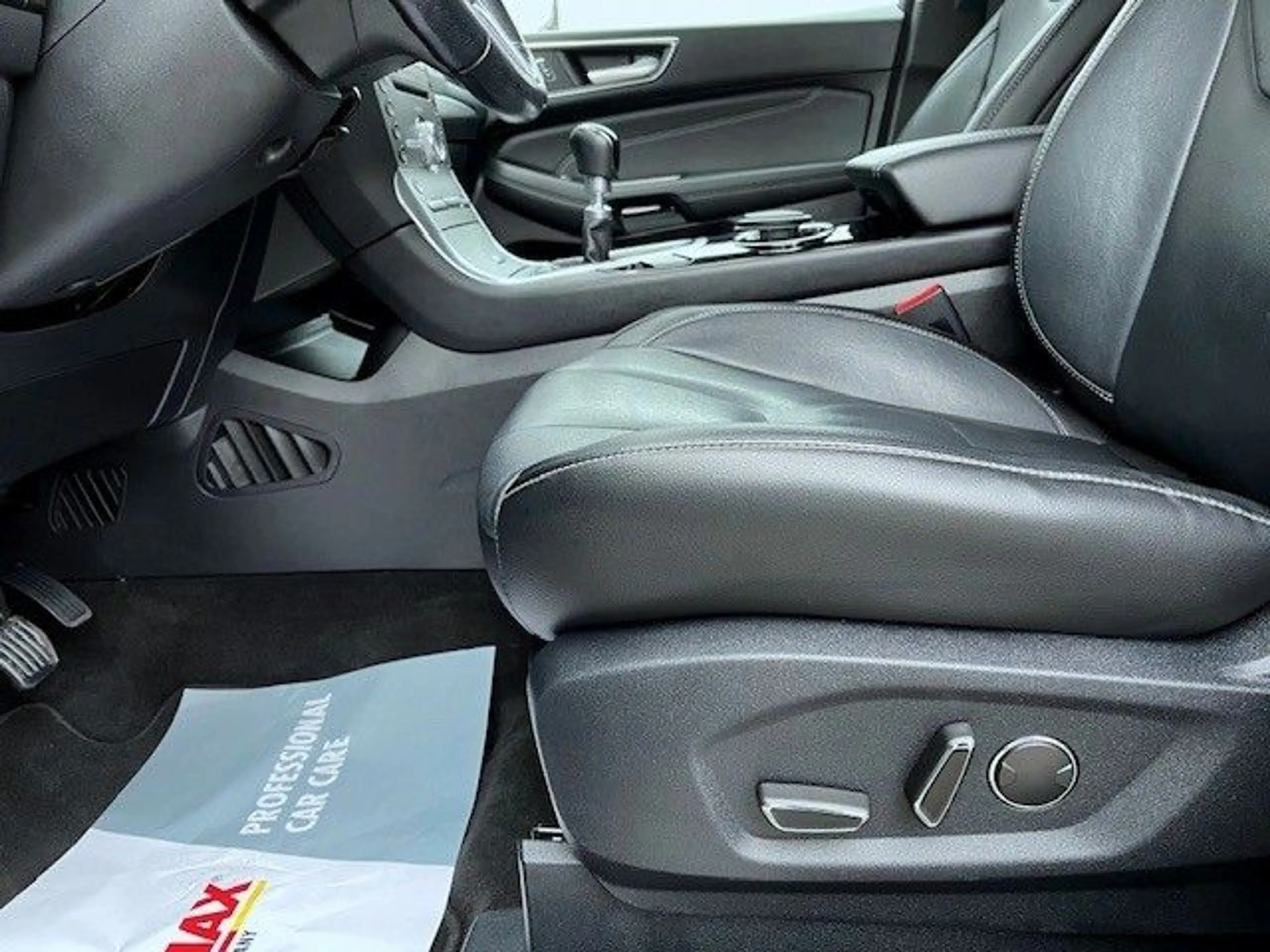 Ford S-Max 2,0 EcoBlue Titanium — photo 8