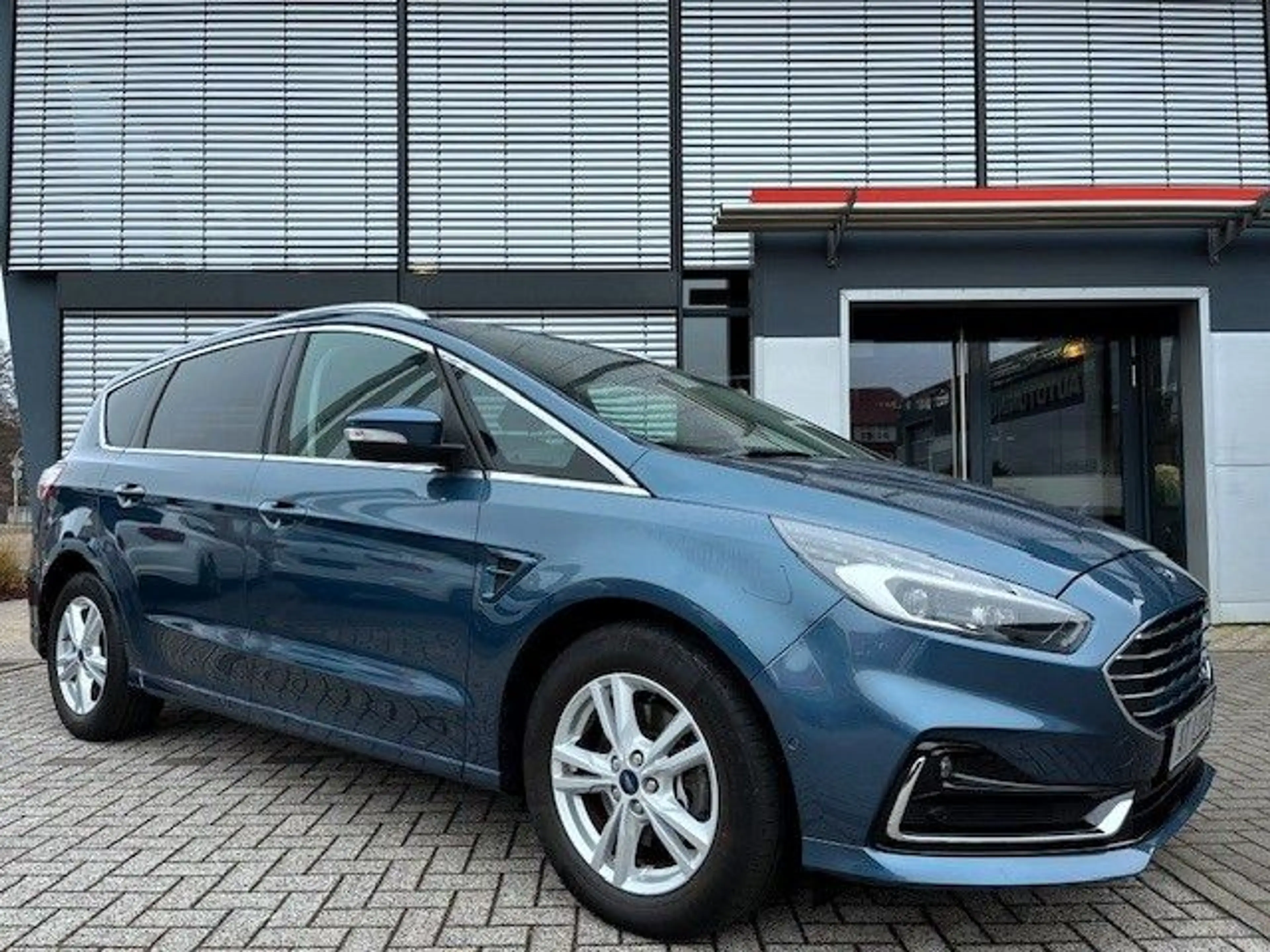 Ford S-Max 2,0 EcoBlue Titanium — photo 5
