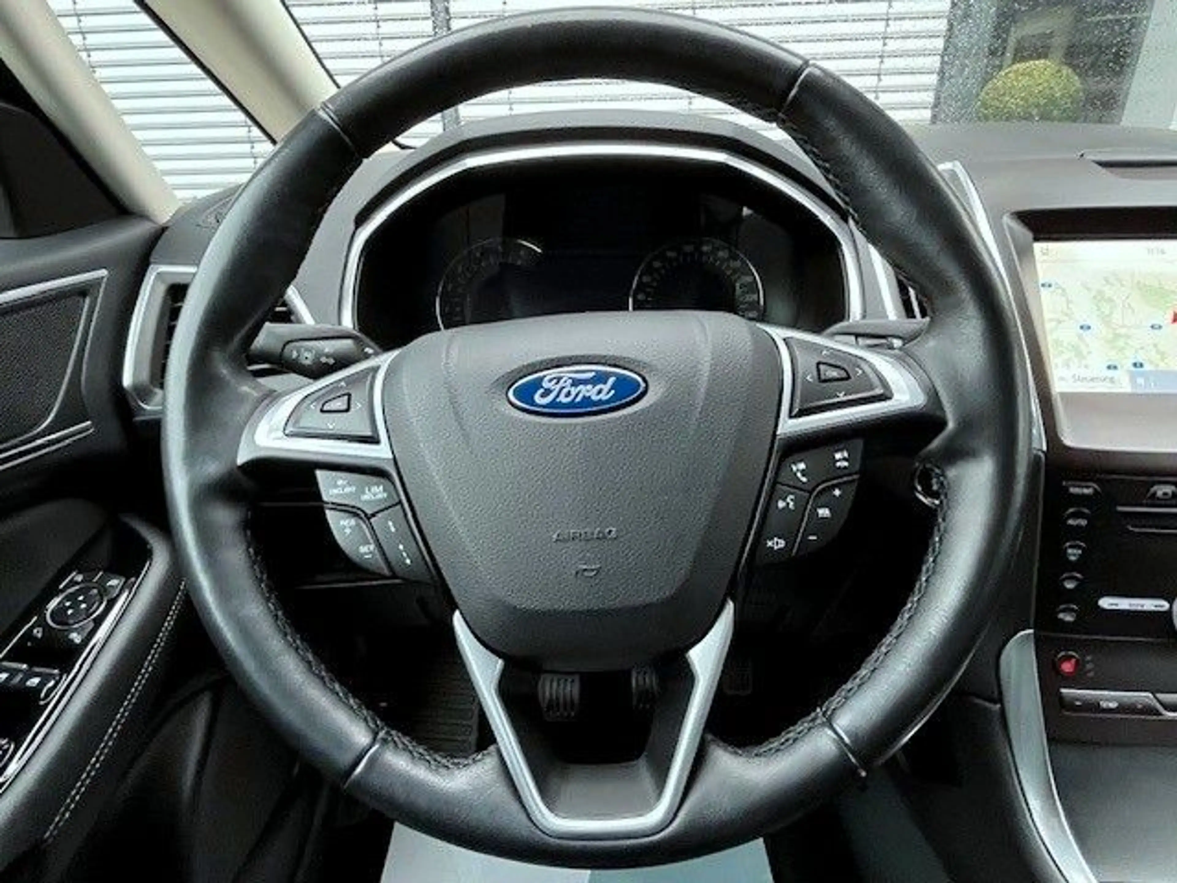 Ford S-Max 2,0 EcoBlue Titanium — photo 12