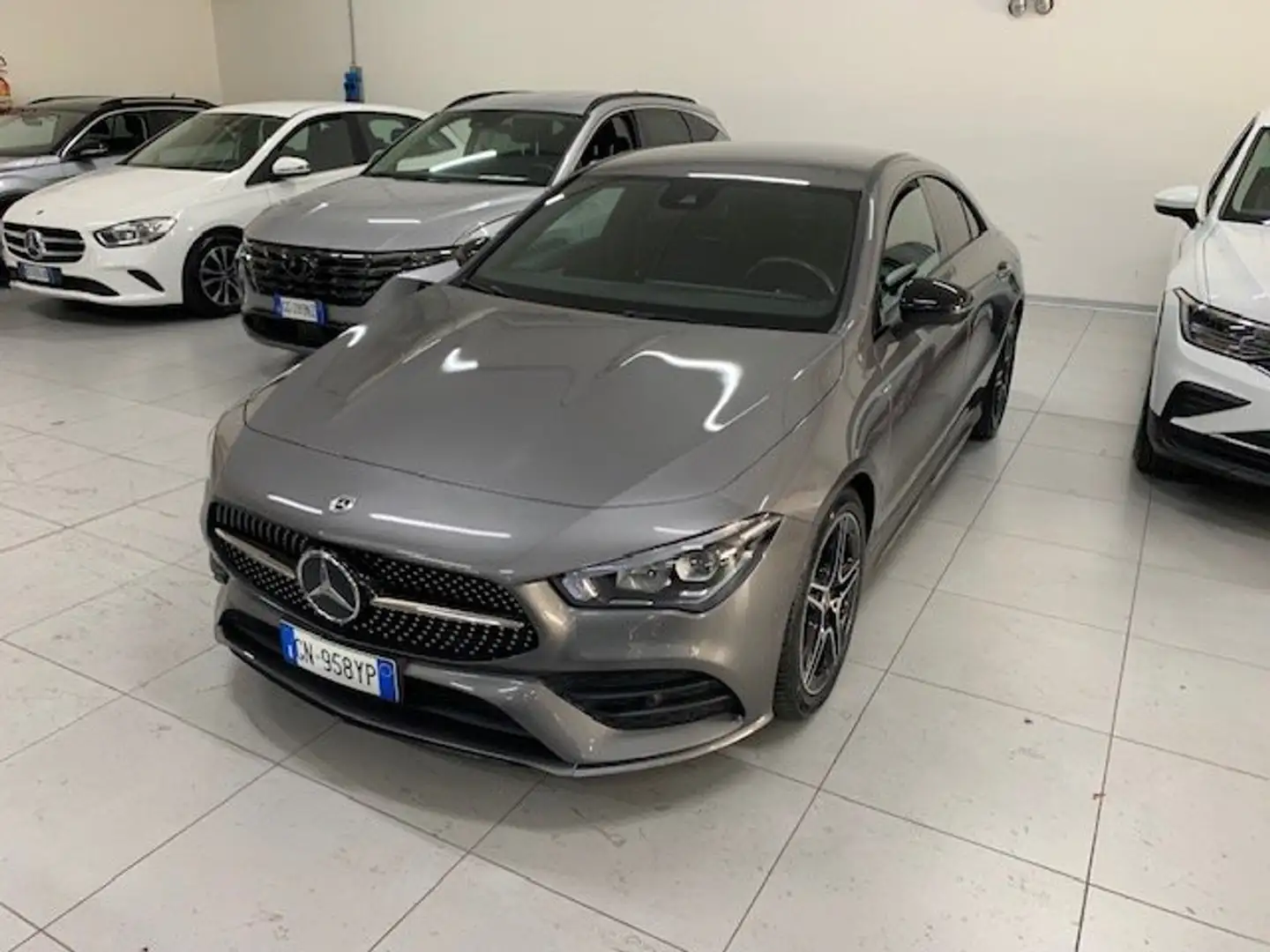 Mercedes-Benz CLA 200 CLA 200 d (cdi) Business auto SOLO 30.000 KM Grau - 1