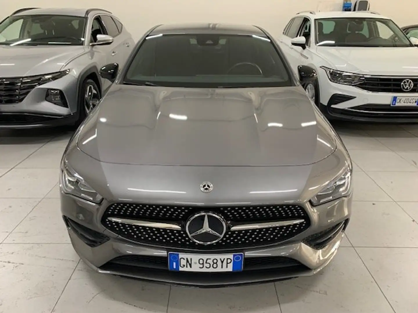Mercedes-Benz CLA 200 CLA 200 d (cdi) Business auto SOLO 30.000 KM Grau - 2
