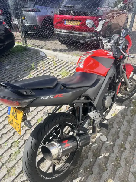 Honda CBR 125 R - foto 3