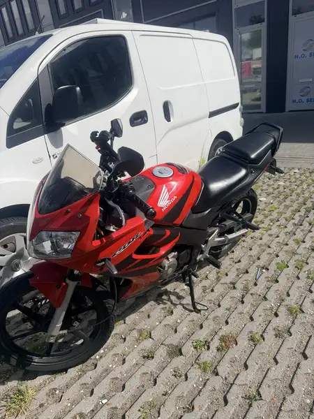 Honda CBR 125 R - foto 4