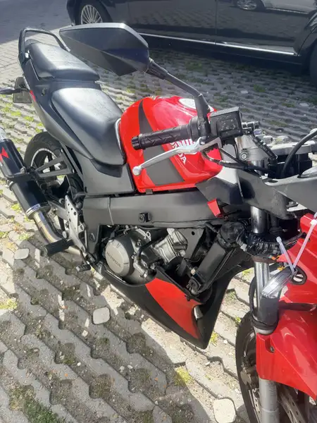 Honda CBR 125 R - foto 2