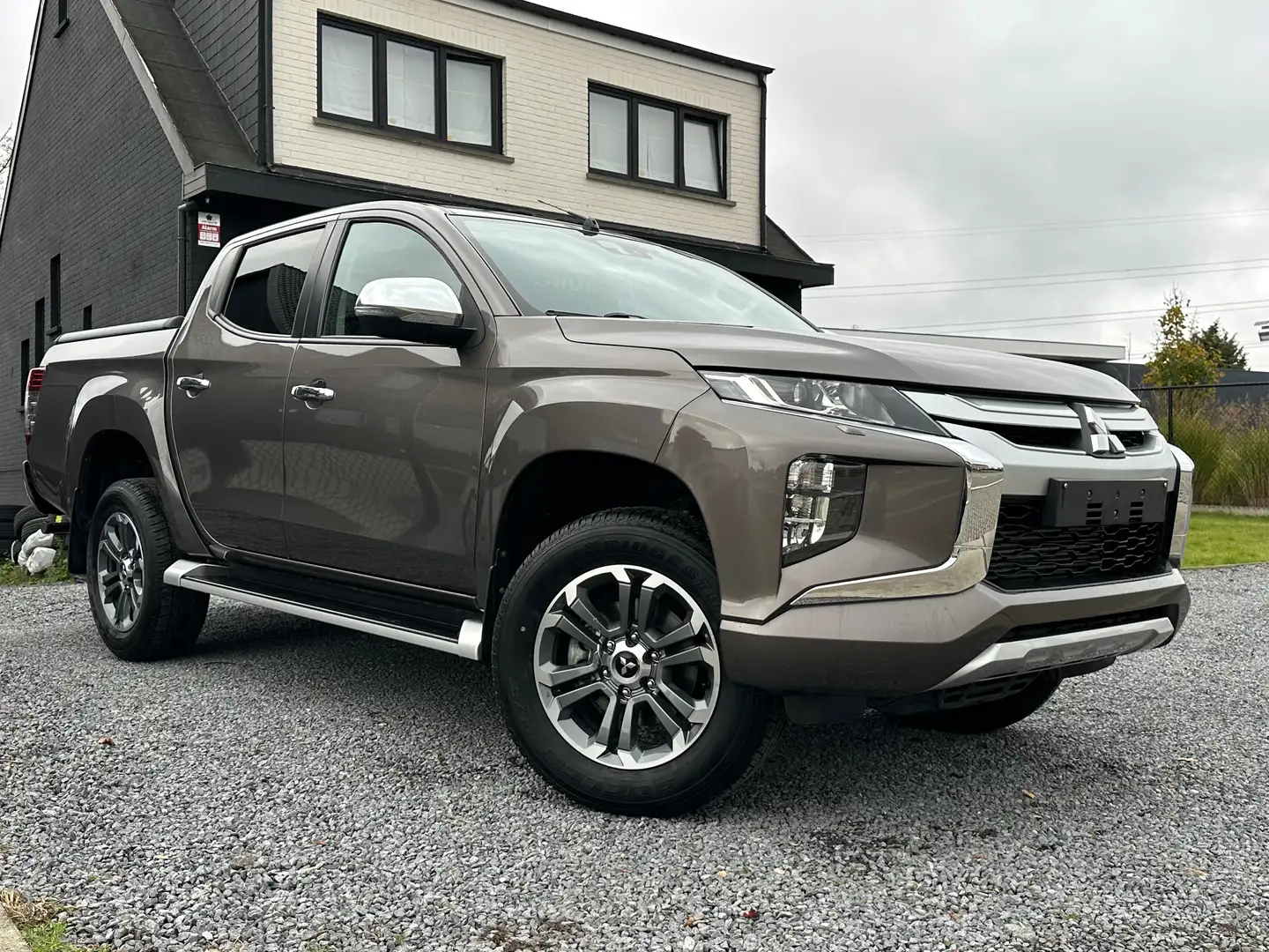 Mitsubishi L200 L200 Pick Up 4x4 *Manueel*Apple carpl*btw wagen* Brun - 1