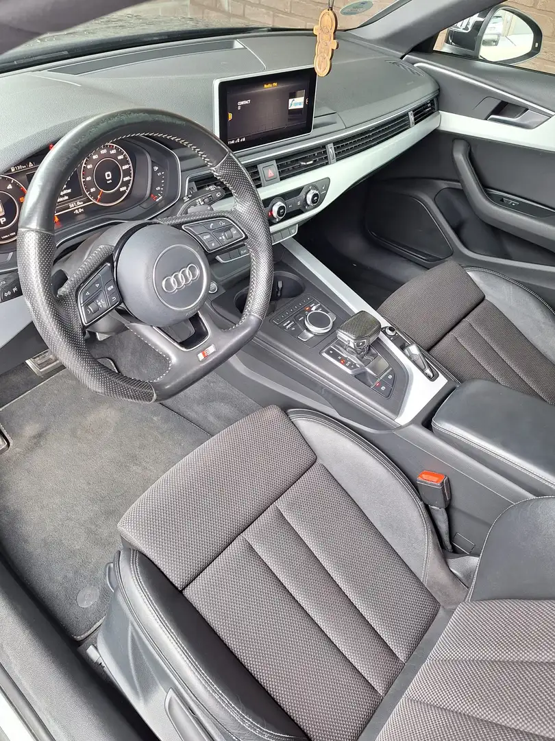 Audi A4 2.0 TDi S tronic Noir - 1