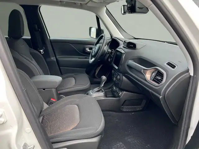 Jeep Renegade view 3