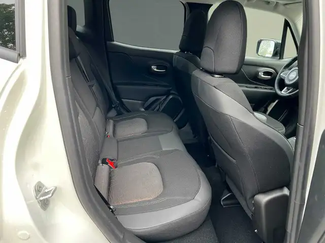 Jeep Renegade view 5