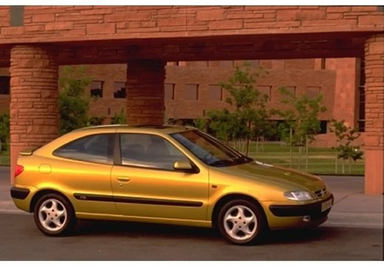Citroen Xsara Coupé 1.8i 16v VTS Amarillo - 2