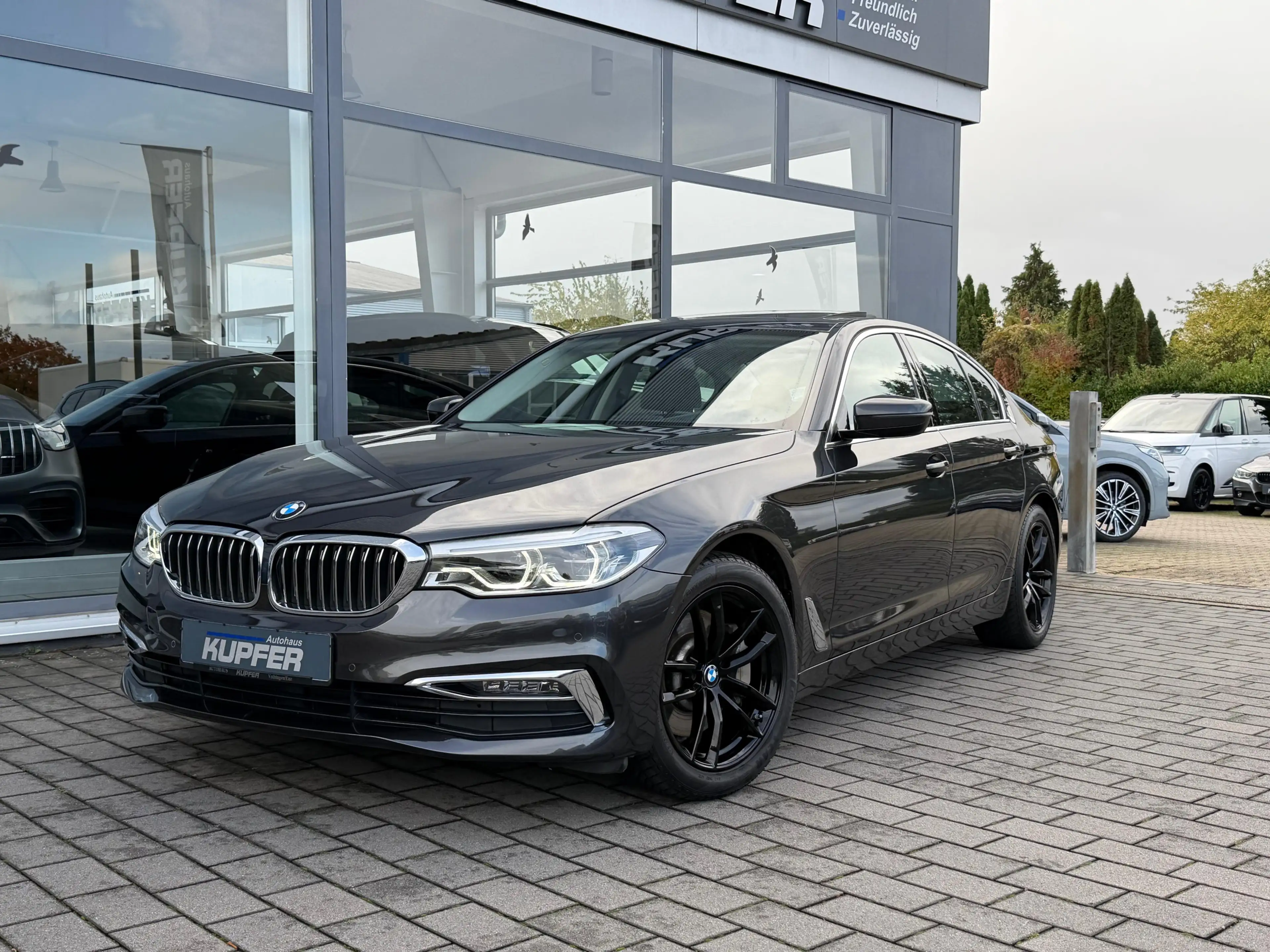 BMW 530 d xDrive Luxury Line AHK°Ad.LED°M-Alu18Zoll