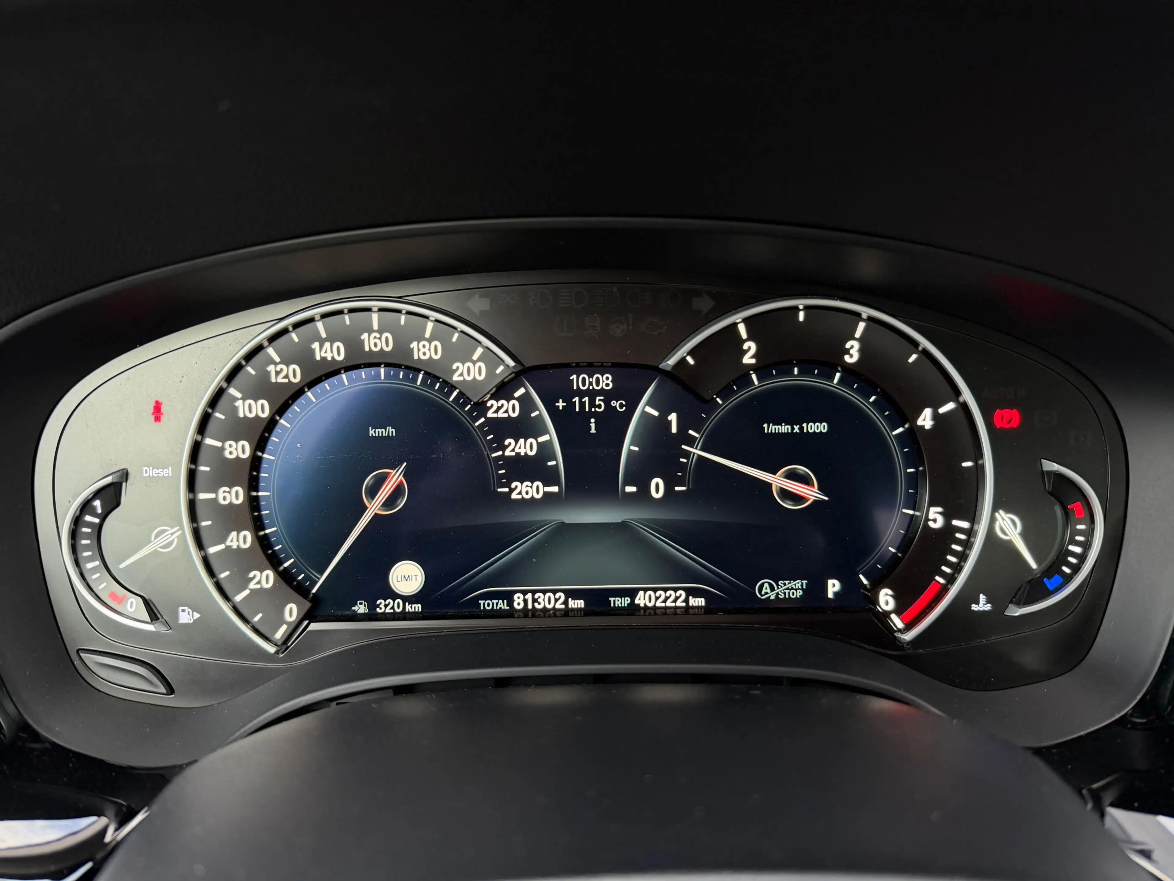 BMW 530 d xDrive Luxury Line AHK°Ad.LED°M-Alu18Zoll — photo 12