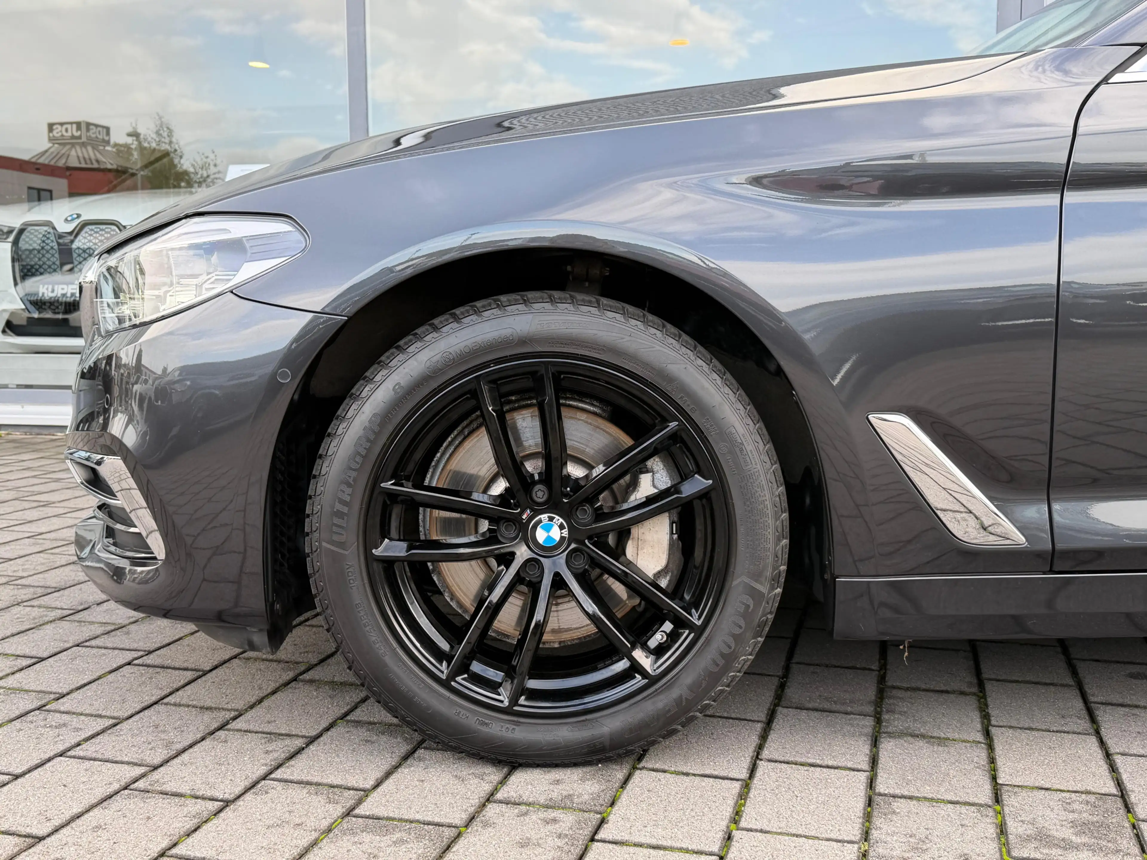 BMW 530 d xDrive Luxury Line AHK°Ad.LED°M-Alu18Zoll — photo 4