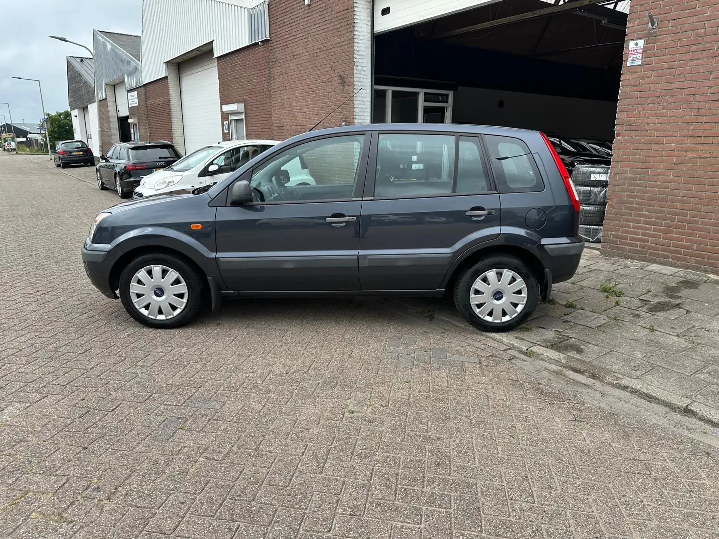 Ford Fusion 1.4-16V Cool & Sound | Airco | Elektrische Ramen Grau - 2