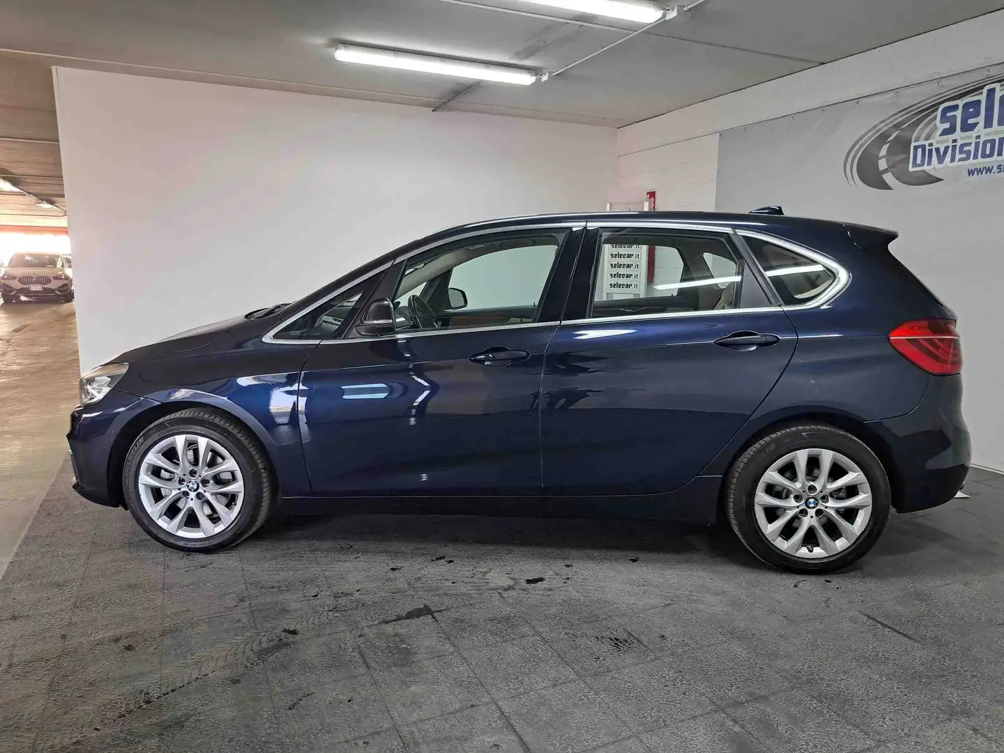 BMW 220 220d Active Tourer xdrive Luxury auto Nero - 2