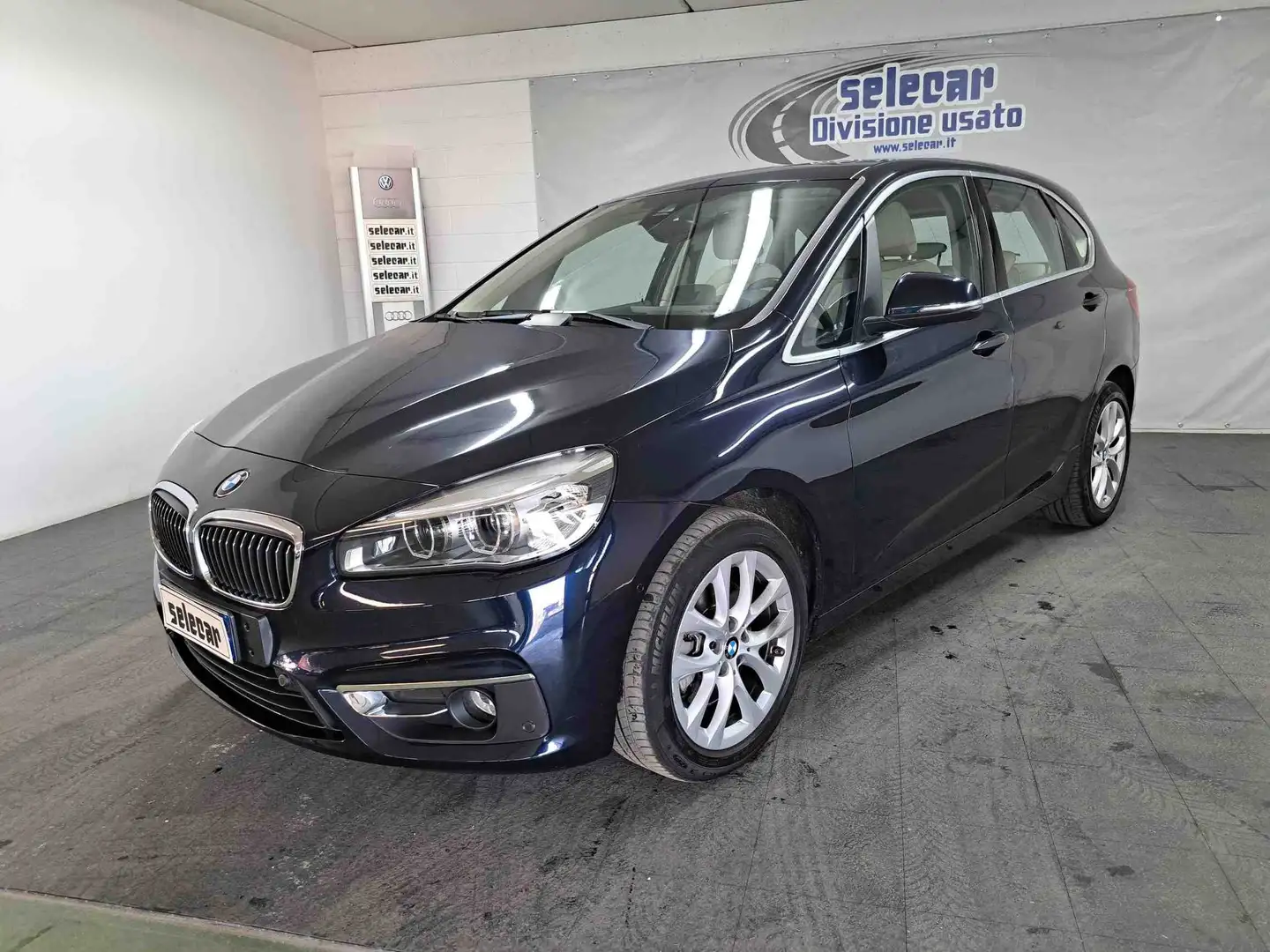 BMW 220 220d Active Tourer xdrive Luxury auto Nero - 1
