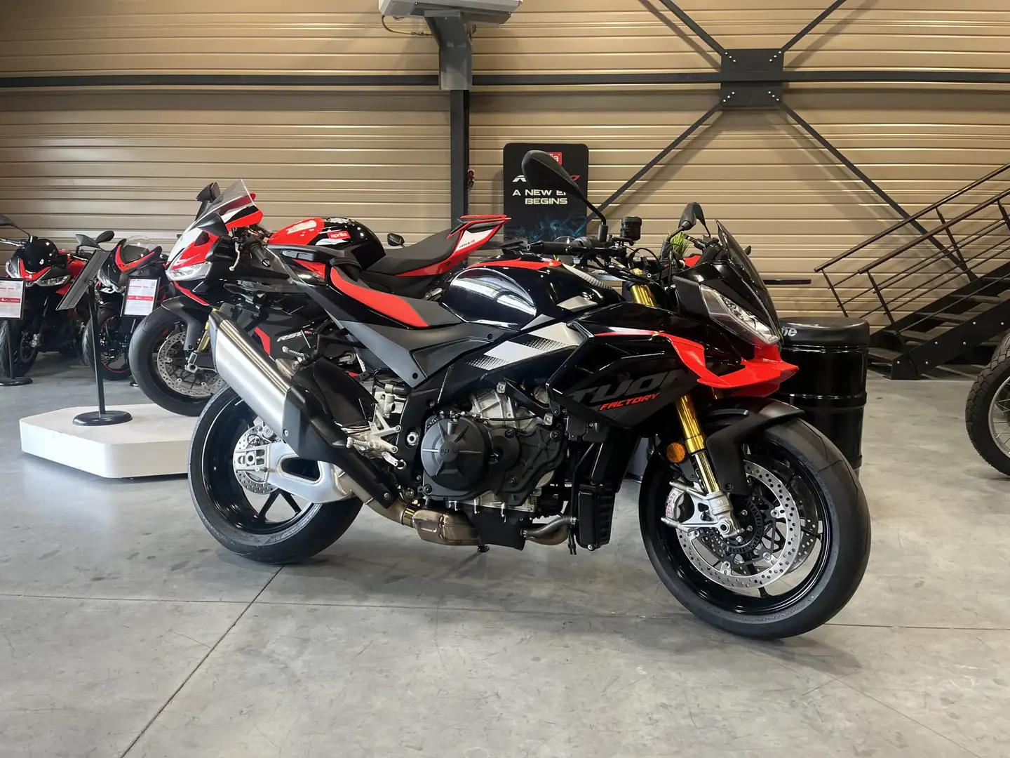 Aprilia Tuono - 1