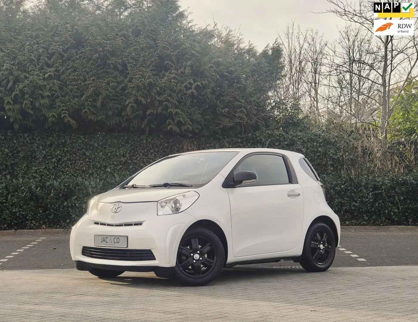 Toyota iQ 1.0 VVTi Automaat APPLE CARPLAY / ANDROID AUTO Wit - 1