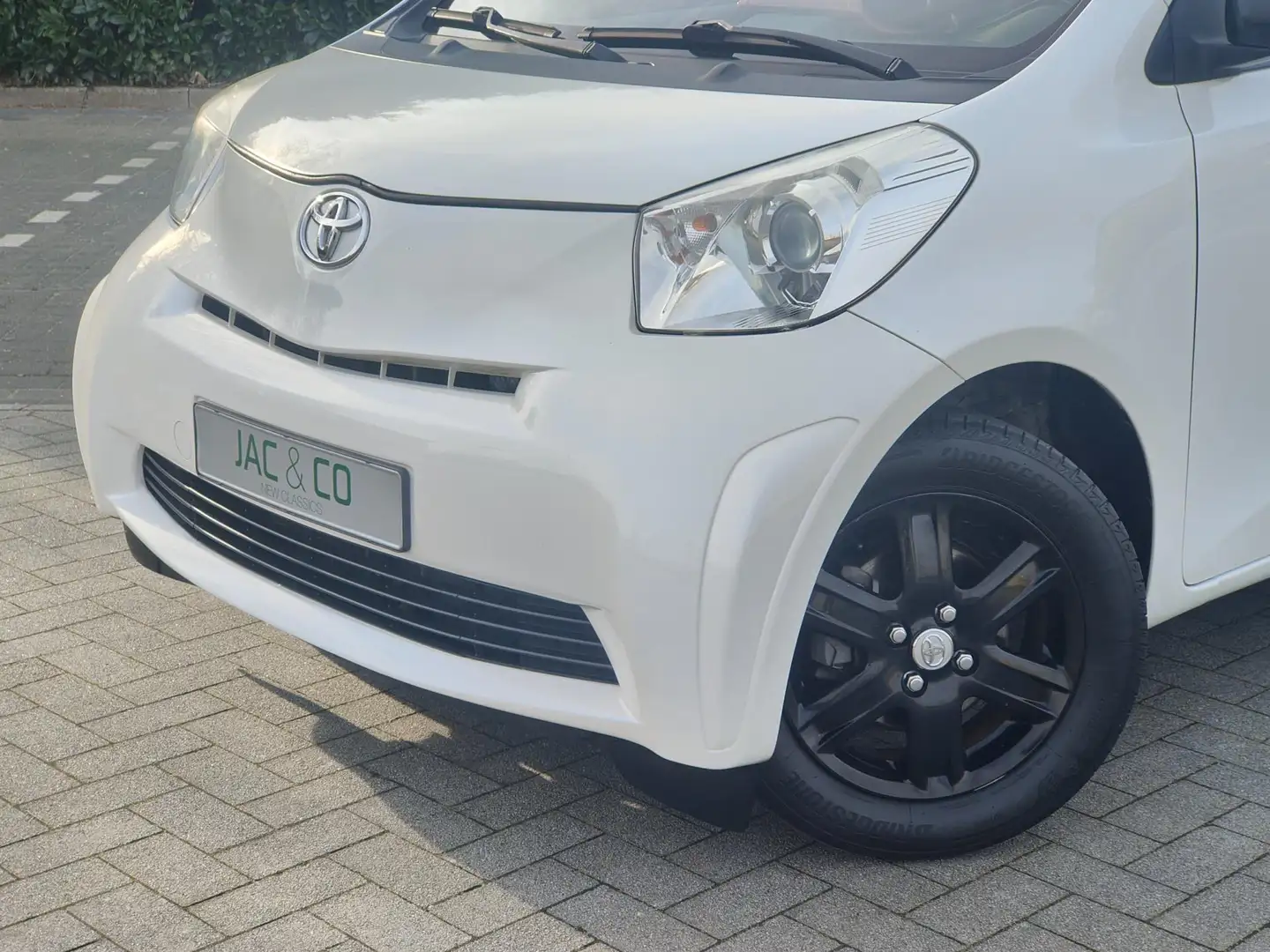 Toyota iQ 1.0 VVTi Comfort Automaat NED.auto + NAP Wit - 2