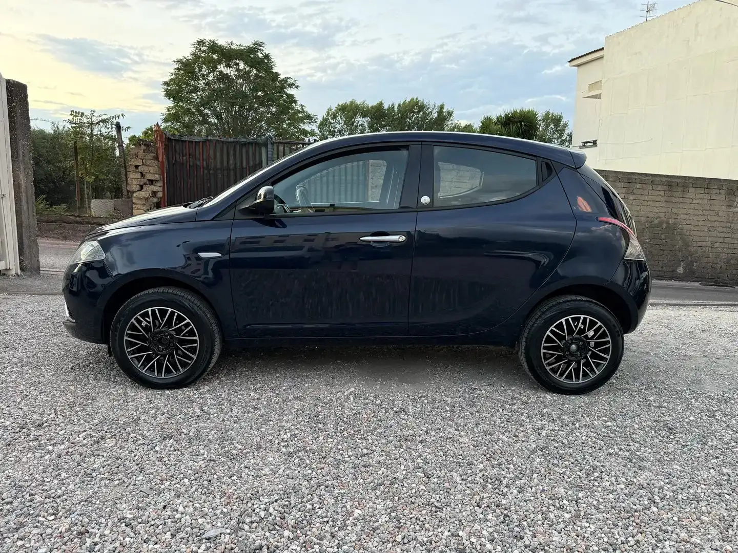 Lancia Ypsilon Ypsilon III 2015 0.9 t.air ecochic metano 80cv Blu/Azzurro - 2