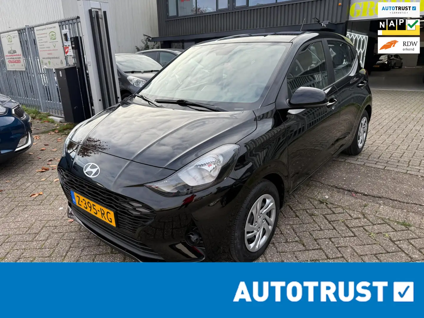 Hyundai i10 1.0 Comfort 5-zits Zwart - 1