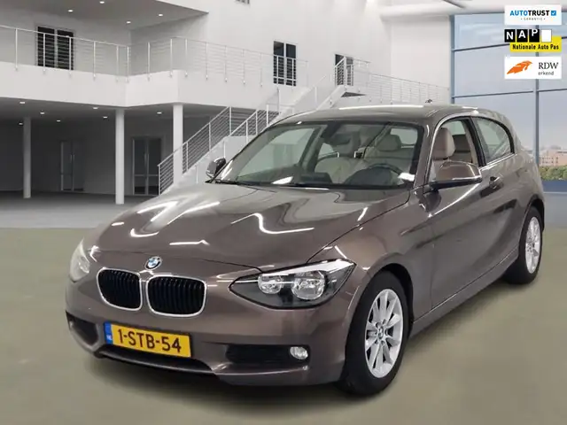 BMW 114 1-serie 114i EDE Business / NL prijs 9499