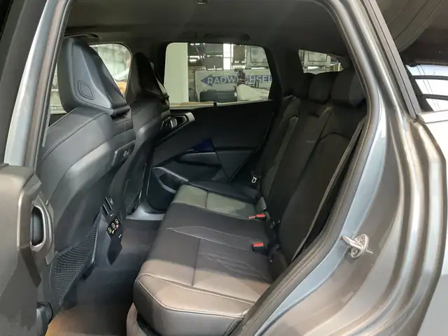 BMW X3 view 9