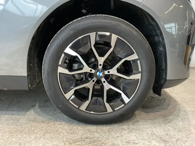 BMW X3 view 12