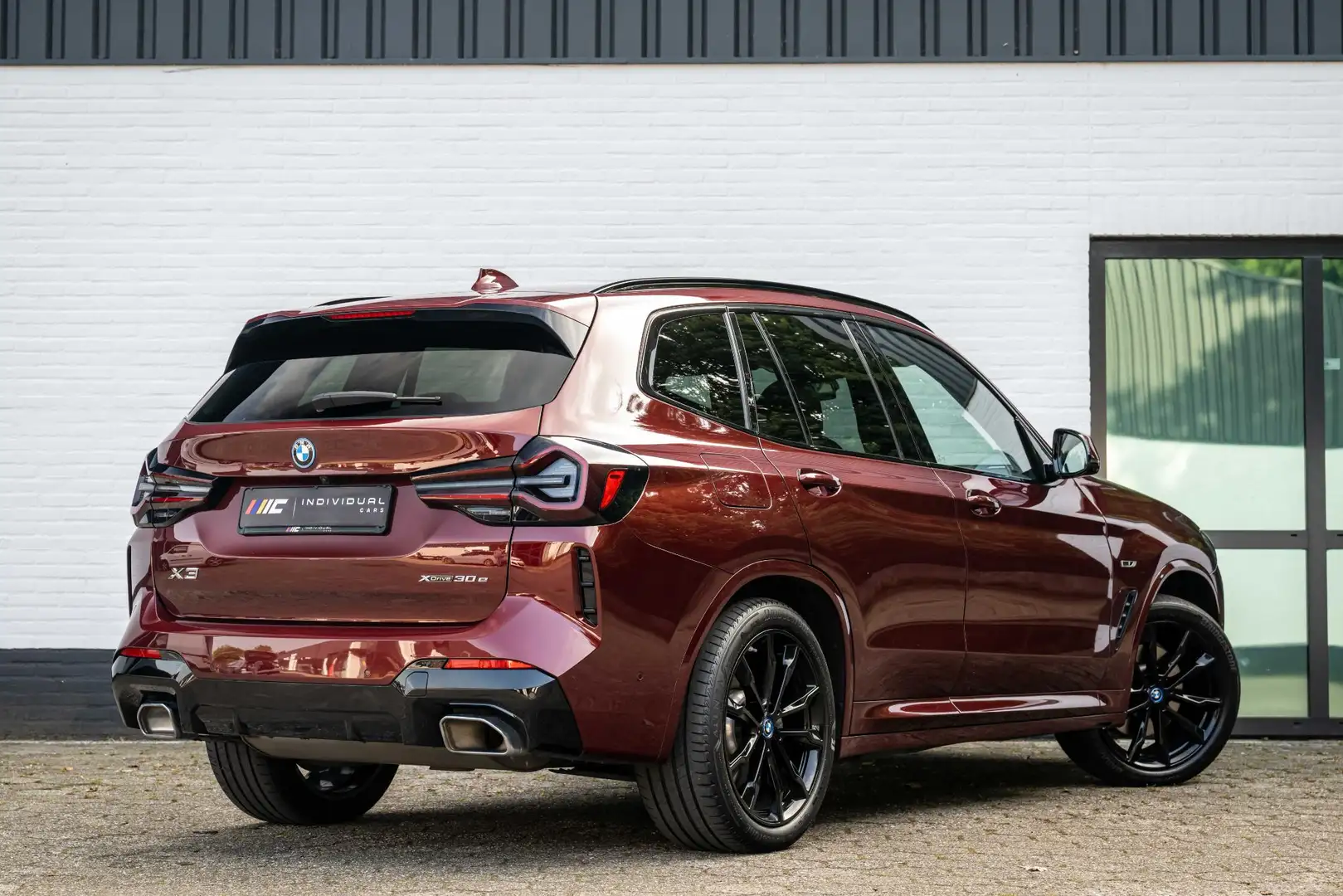 BMW X3 xDrive30e M-Sport INDIVIDUAL Carbon Tartufo Pano Rood - 2