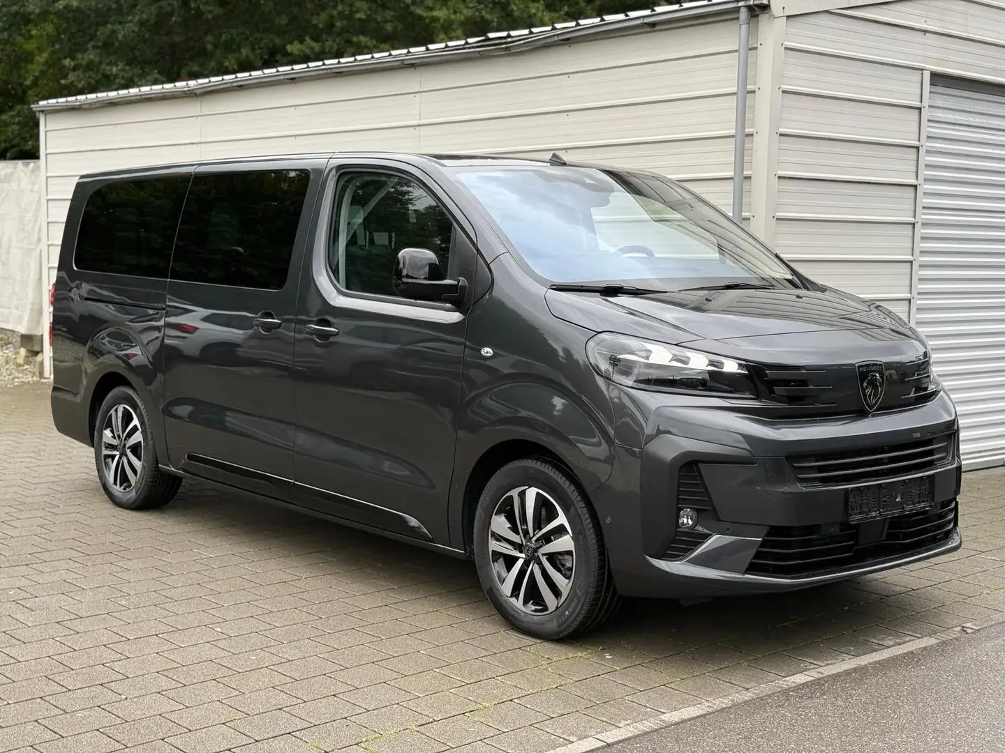 Peugeot Traveller Premium L3 180 BHDI *GLASDACH*NAVI*KAMERA*AHK 1... Grau - 1