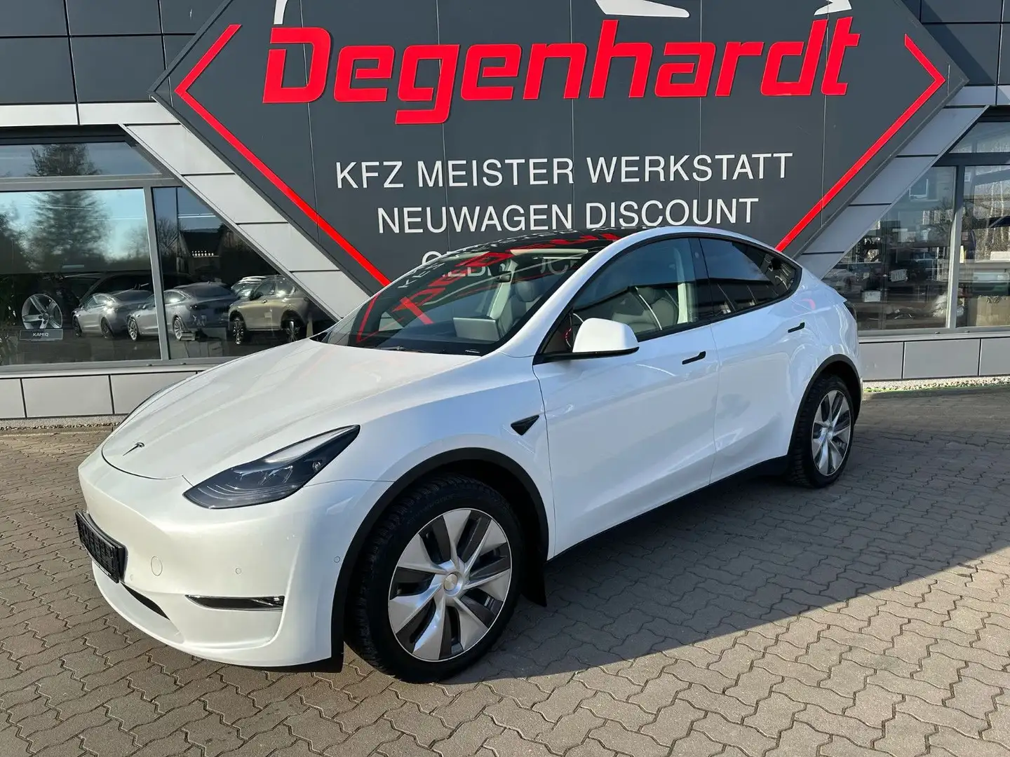 Tesla Model Y Long Range Dual AWD Enhanced Autopilot Weiß - 1