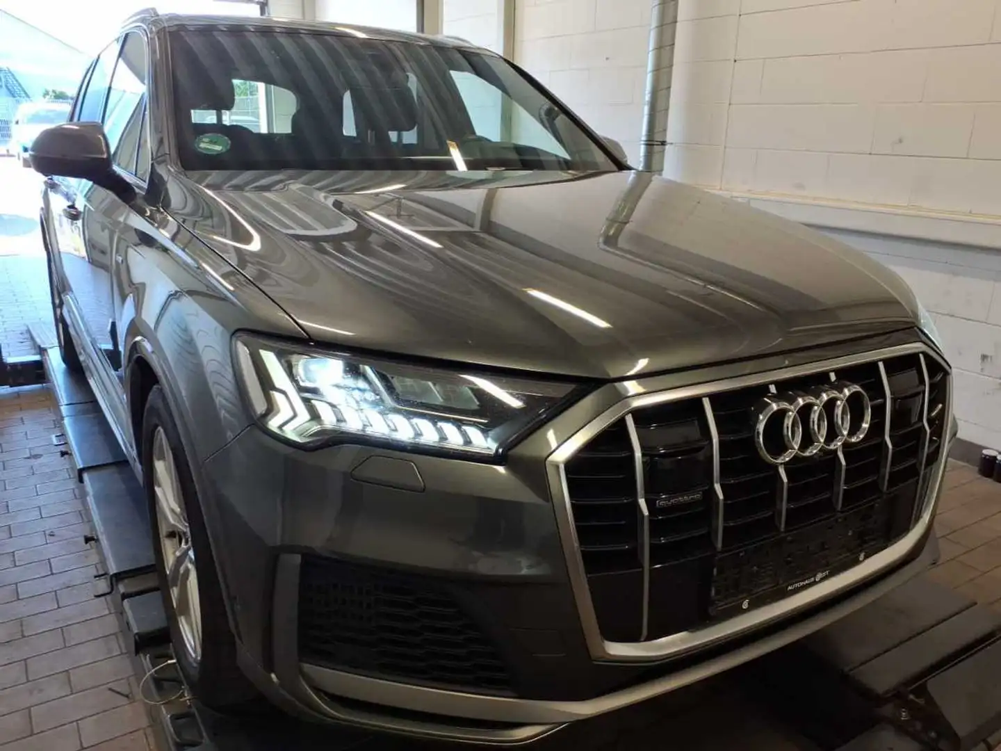 Audi Q7 55 TFSIe S line*Matrix*Assist*HUD*Pano*Air Grau - 2