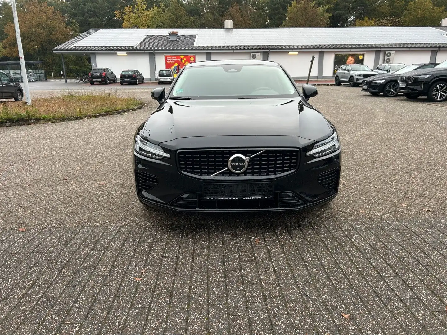 Volvo S60 Lim. Plus Dark Recharge Plug-In Hybrid AWD Schwarz - 2