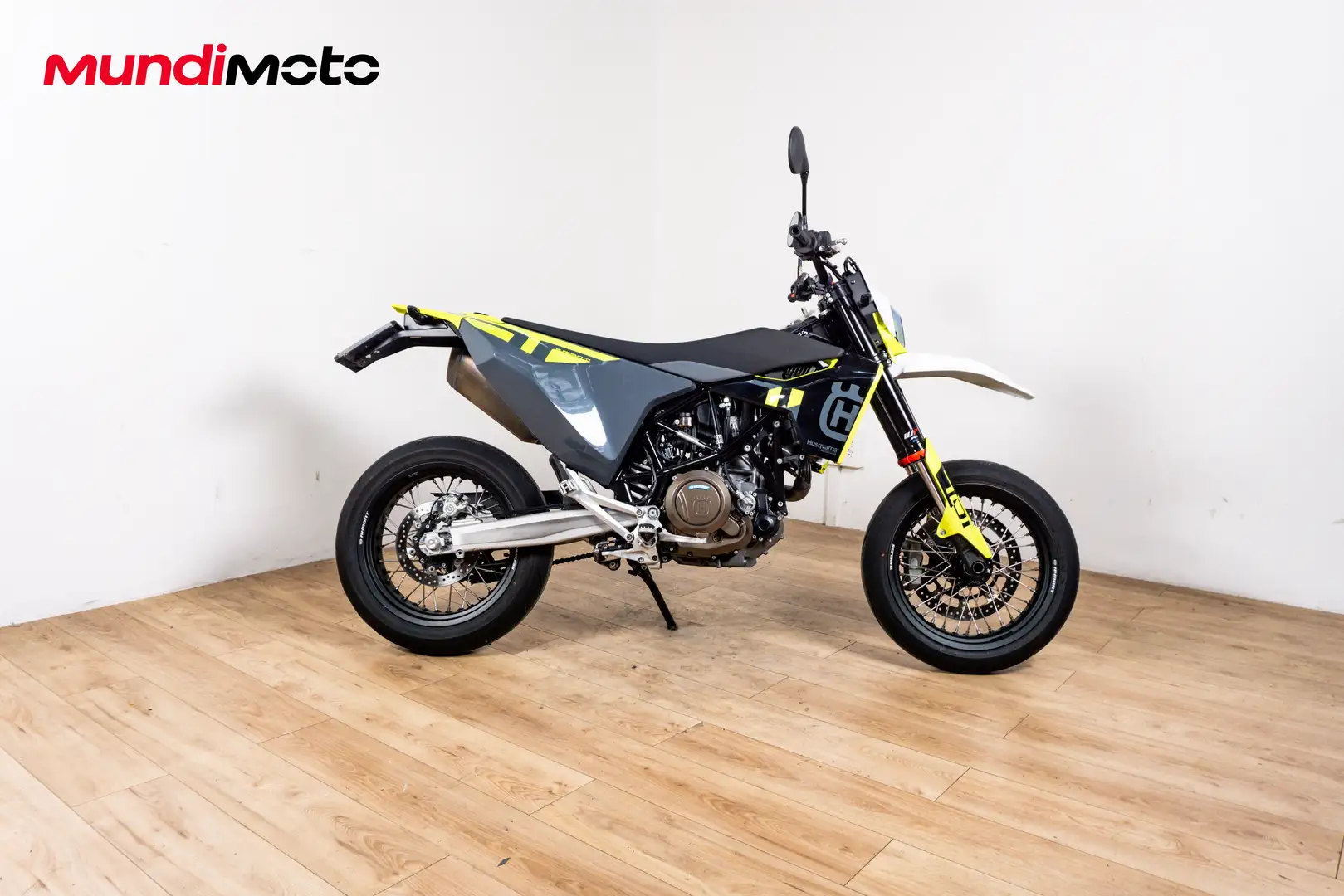 Husqvarna 701 Supermoto - 1