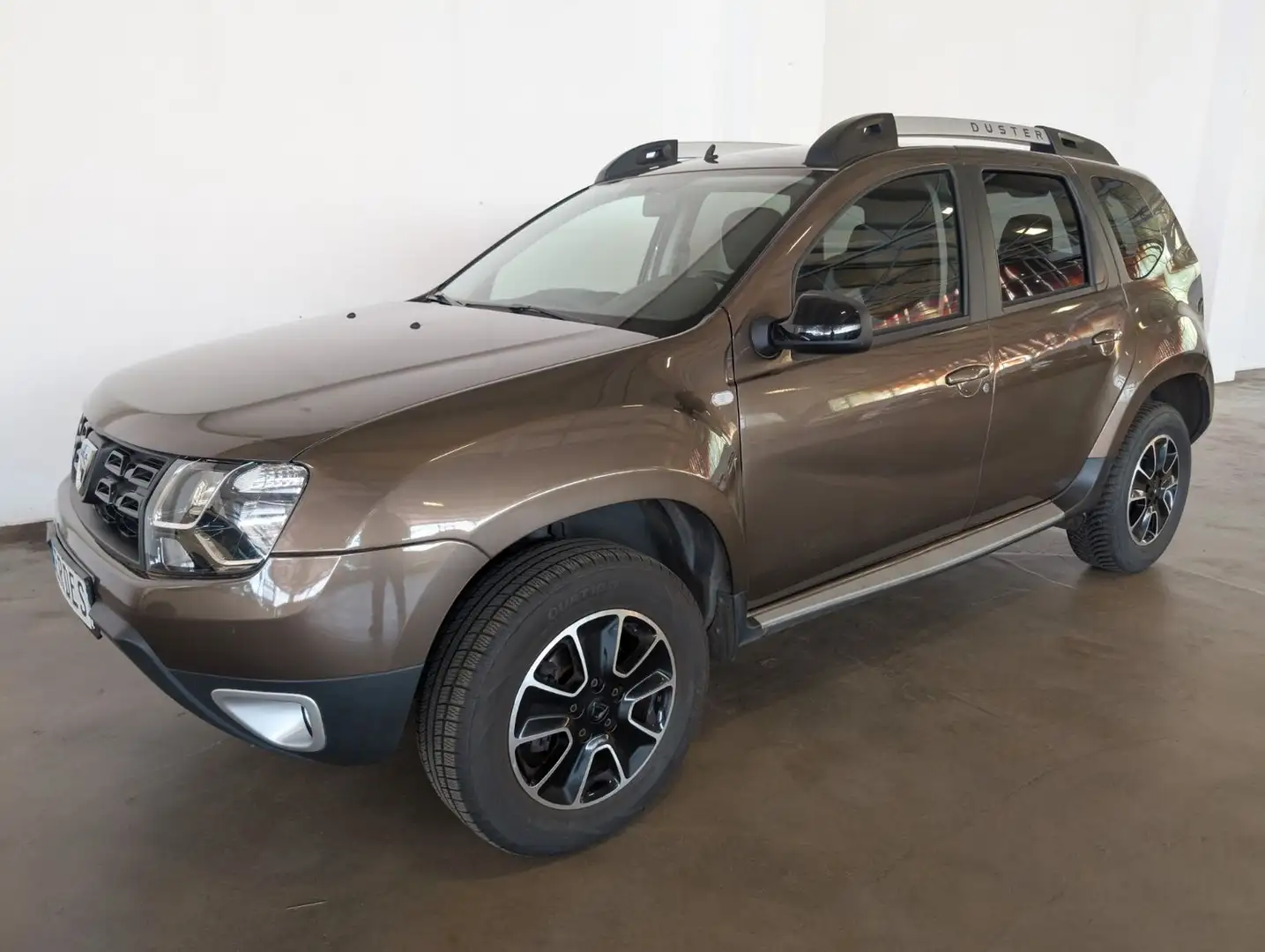 Dacia Duster I Black Shadow 4x2 1,2 TCe 125 Braun - 1