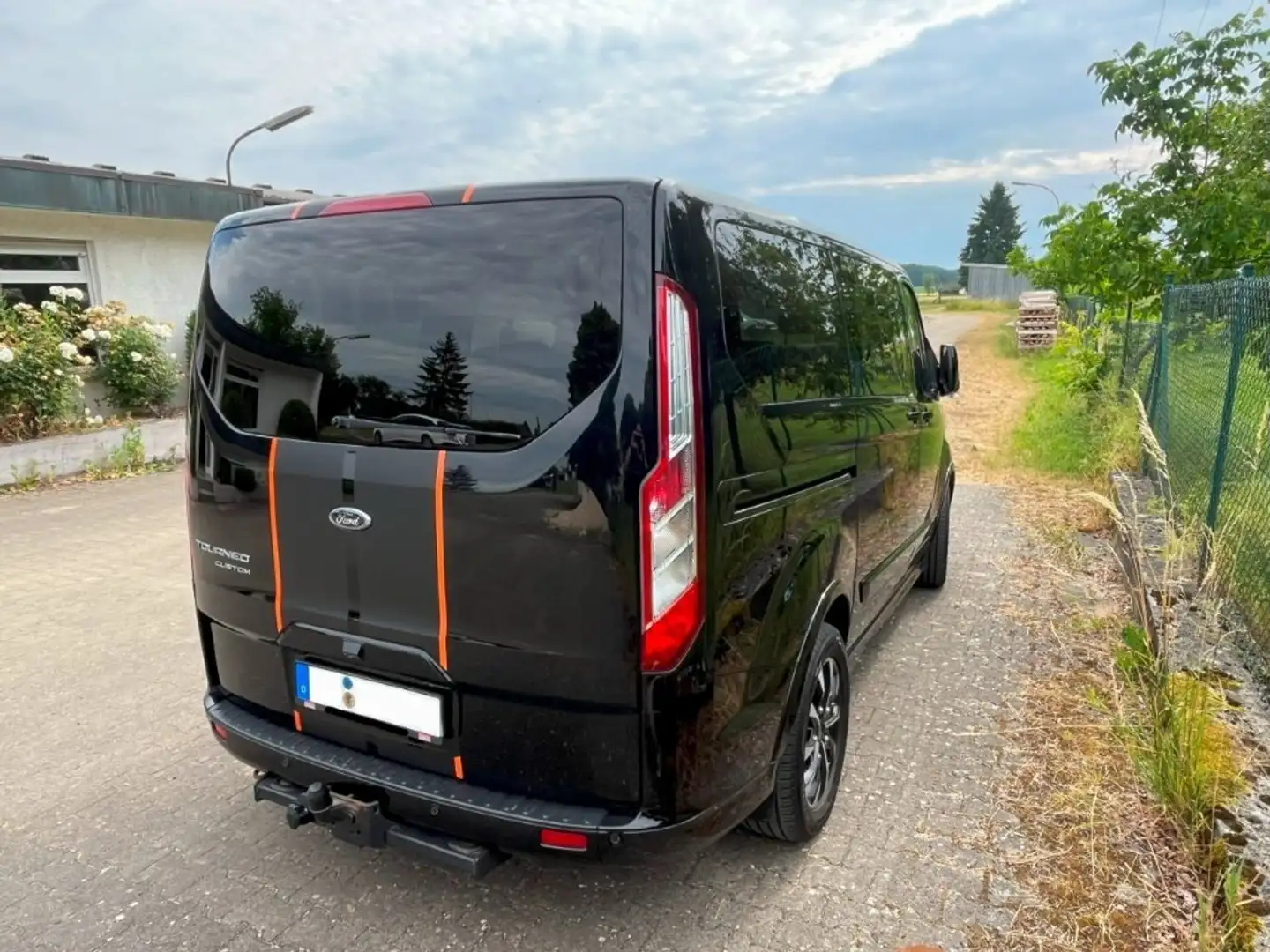 Ford Tourneo Custom Tourneo Custom TDCi 310 L1H1 VA Sport Schwarz - 2