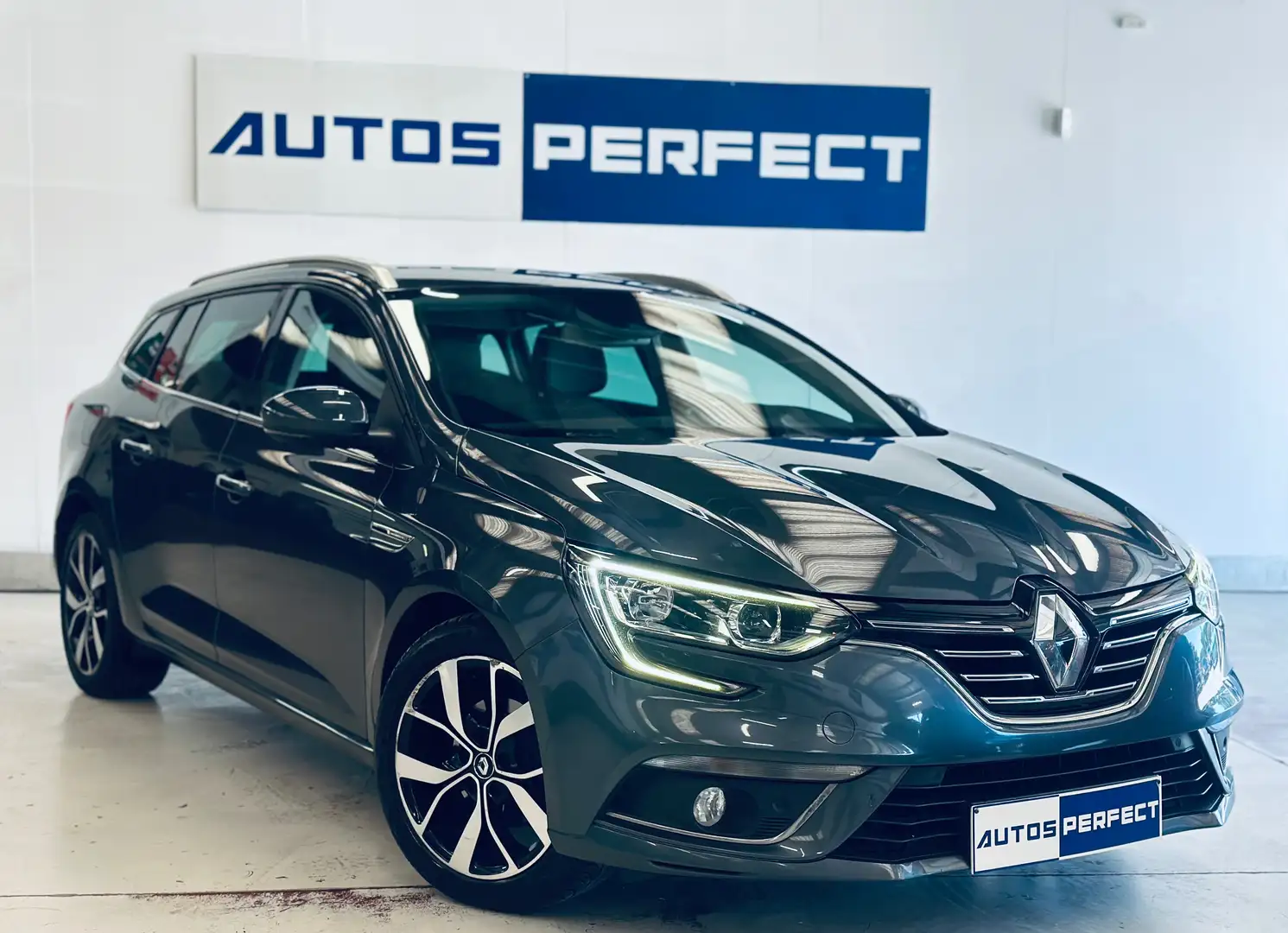 Renault Megane Mégane SW 1.5 Bose Edition FULL CRUISE ADAPT. Grijs - 2