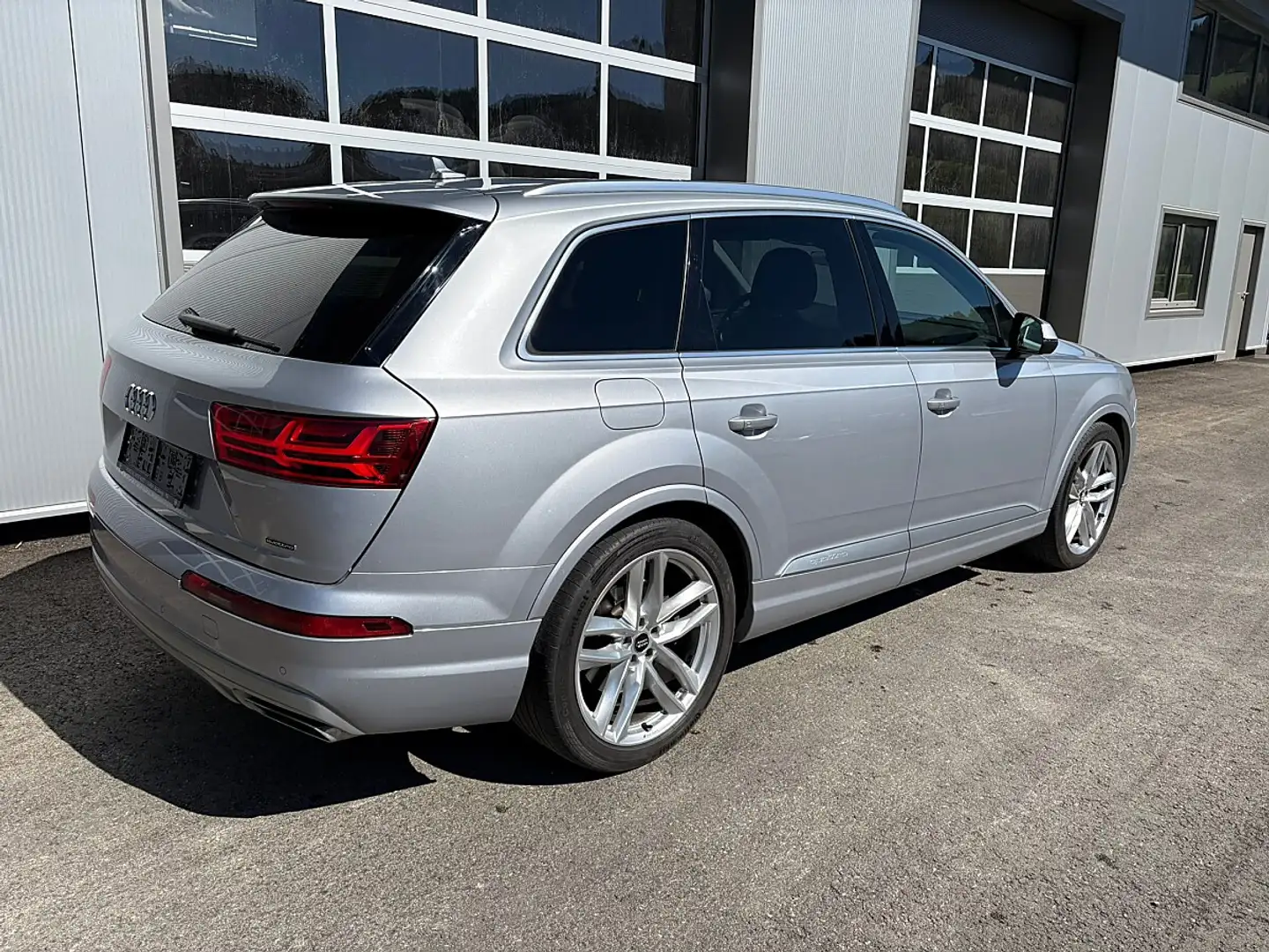 Audi Q7 3,0 TDI ultra quattro Tiptronic, 7 Sitzer, Pano... Silber - 2