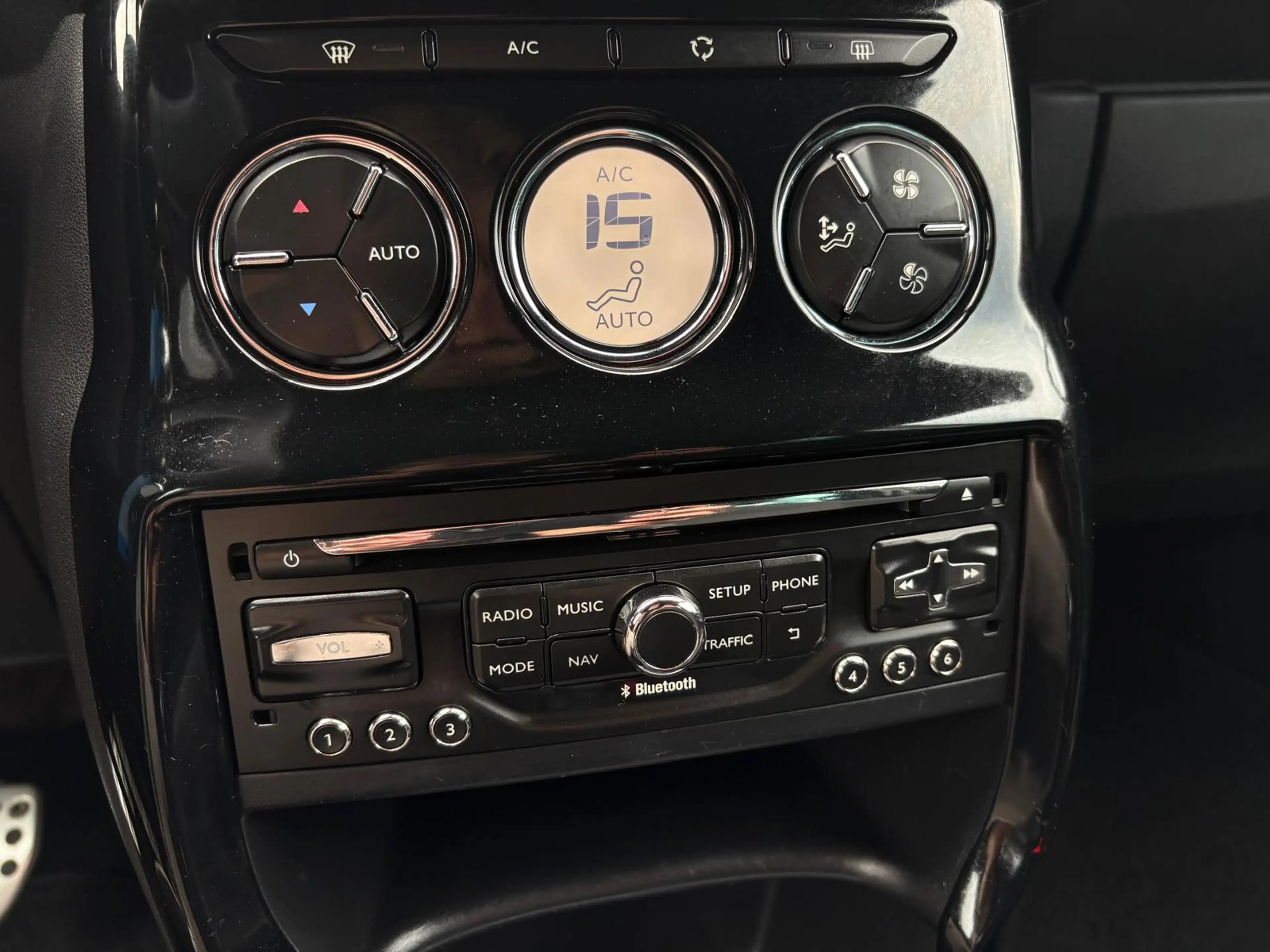 Citroen DS3 1.2 PureTech So Chic | PDC | Navi | Airco | Cruise — photo 18